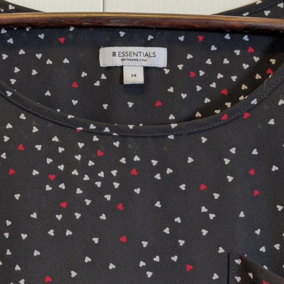 3/$20 Reitmans 💕 heart print blouse - Picture 2 of 8